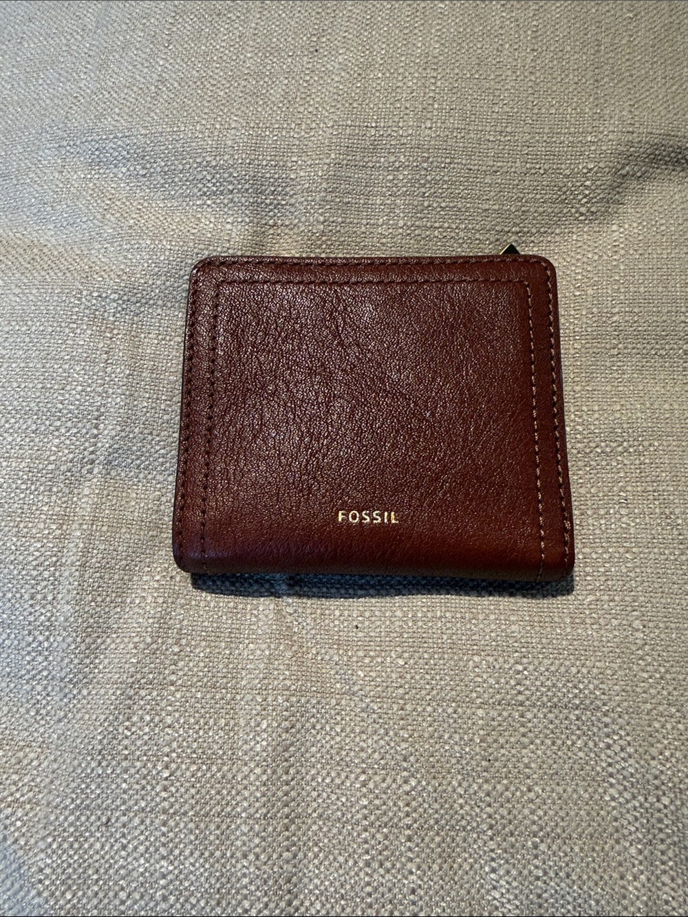 Fossil Women’s Brown Leather Zip Card Wallet